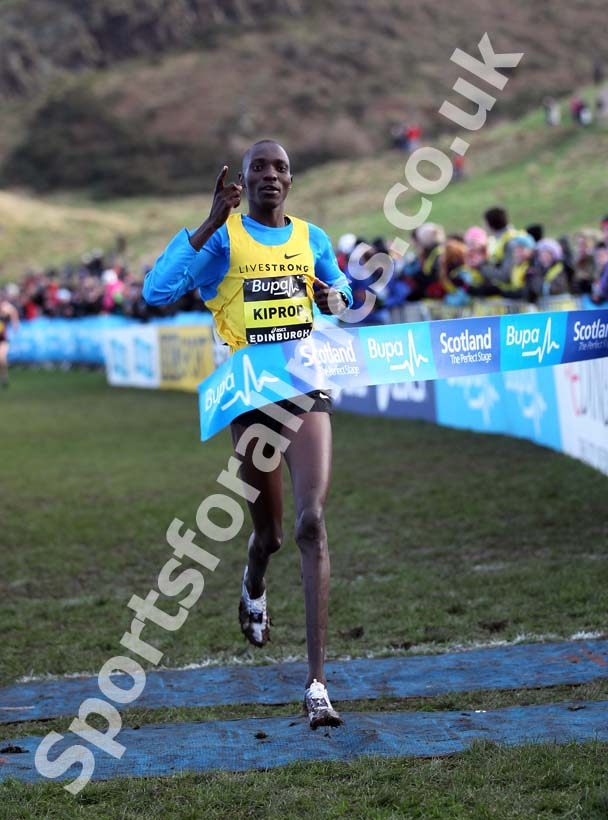 Asbel Kiprop wins the Mens 3k, BUPA Great Edinburgh Cross Country.
